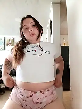 Snapshot of Lunna_azul chatting on 10.18.25 Lunna azul online show from 10.18.25