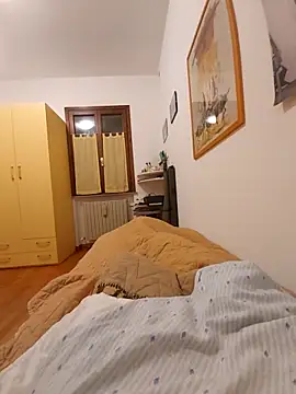 Snapshot of Ara29 chatting on 10.11.25 Ara29 online show from 10.11.25