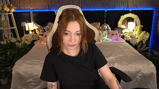 Snapshot of FoxyMayy chatting on 06.13.26 FoxyMayy online show from 06.13.26