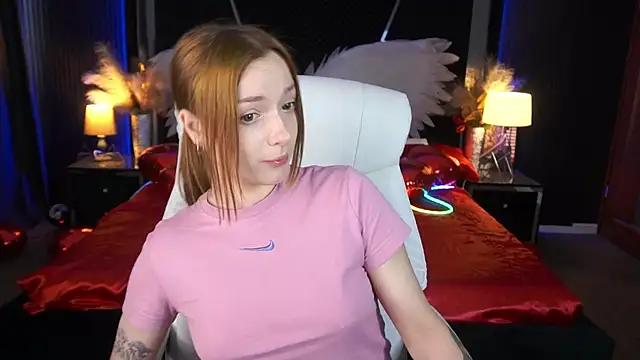Snapshot of FoxyMayy chatting on 06.18.26 FoxyMayy online show from 06.18.26