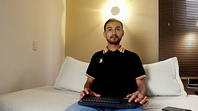 Axel Moon S online show from 11.25.25