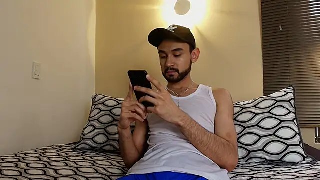 Axel Moon S online show from 12.15.25