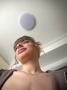 BabyBee  online show from 10.25.25