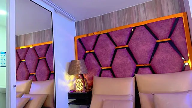 Leslie Bussh  online show from 02.11.26