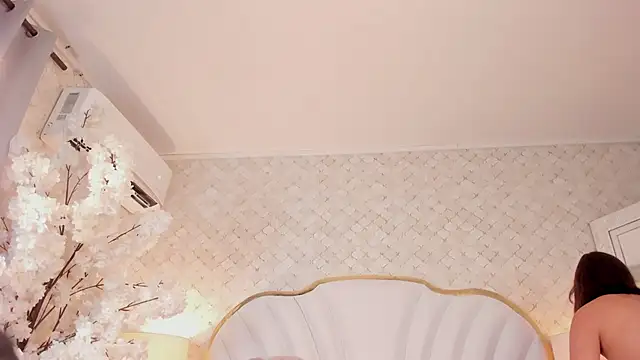 Lauuu2007 online show from 12.22.25