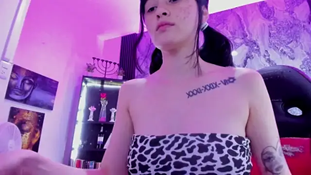 Snapshot of Zoe_Rosse00 chatting on 10.28.25 Zoe Rosse00 online show from 10.28.25