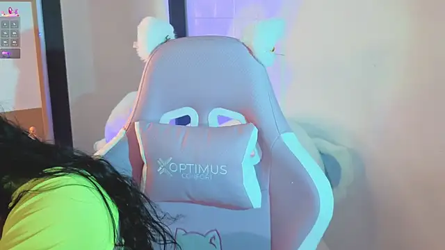 ashlynnlowe  online show from 04.22.26