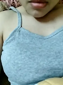 Snapshot of Ella_sex001 chatting on 10.05.25 Ella sex001 online show from 10.05.25