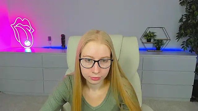 Alina Blonde online show from 09.13.25