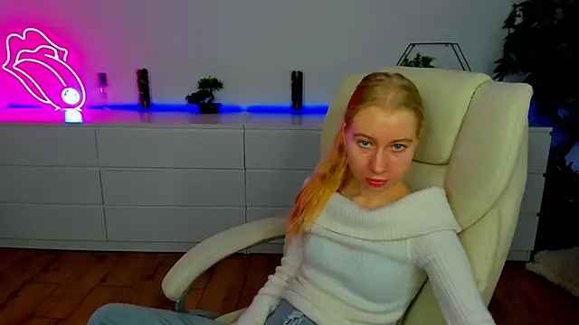 Alina Blonde online show from 11.13.25