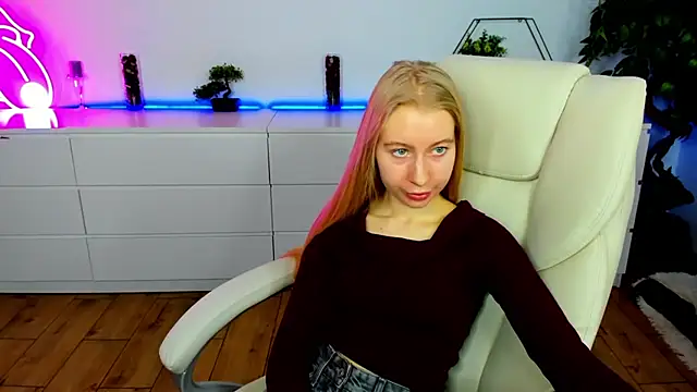 Alina Blonde online show from 11.30.25