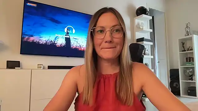 Feyoraa online show from 07.19.26