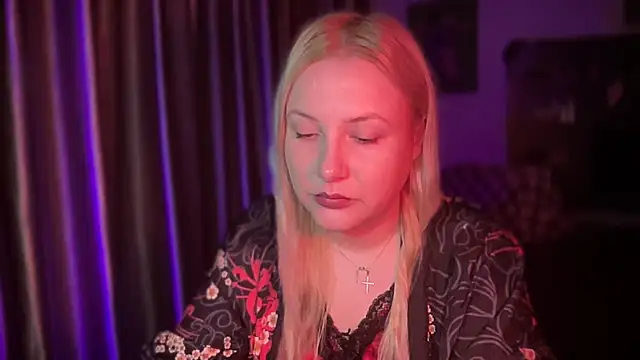 BikiHellena online show from 12.15.25