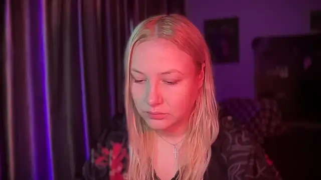 BikiHellena online show from 12.16.25