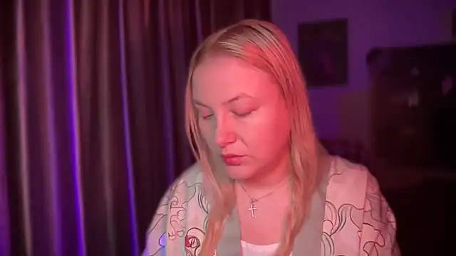 Snapshot of BikiHellena chatting on 12.20.25 BikiHellena online show from 12.20.25