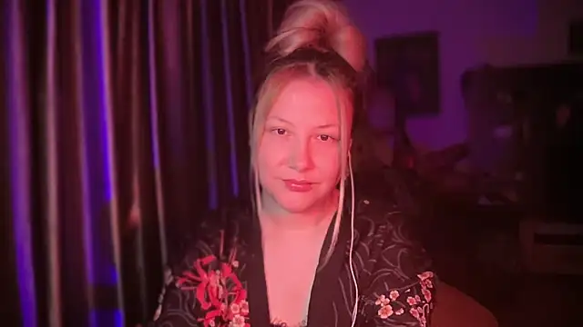 BikiHellena online show from 06.08.26