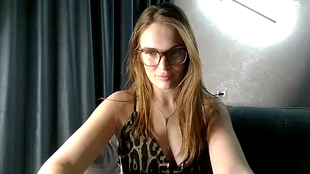 Snapshot of so_flower chatting on 11.21.25 so flower online show from 11.21.25