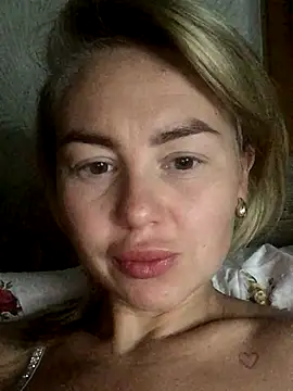 Snapshot of MartaLuna_ chatting on 09.27.25 MartaLuna online show from 09.27.25