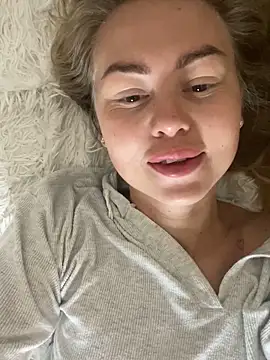 Snapshot of MartaLuna_ chatting on 09.30.25 MartaLuna online show from 09.30.25