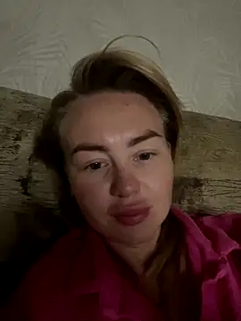 Snapshot of MartaLuna_ chatting on 10.01.25 MartaLuna online show from 10.01.25