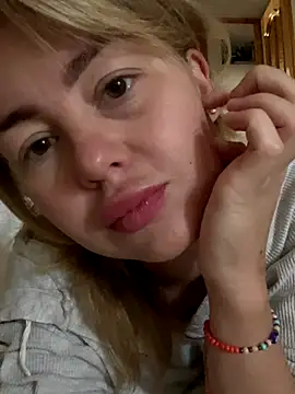 Snapshot of MartaLuna_ chatting on 10.12.25 MartaLuna online show from 10.12.25