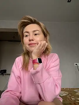 Snapshot of MartaLuna_ chatting on 10.21.25 MartaLuna online show from 10.21.25