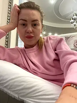 Snapshot of MartaLuna_ chatting on 11.07.25 MartaLuna online show from 11.07.25