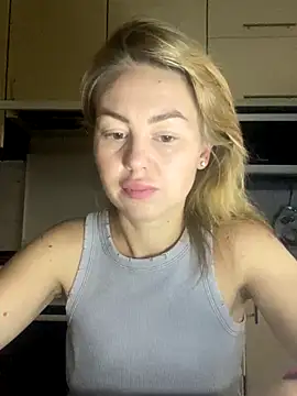 Snapshot of MartaLuna_ chatting on 11.11.25 MartaLuna online show from 11.11.25