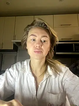 Snapshot of MartaLuna_ chatting on 11.16.25 MartaLuna online show from 11.16.25