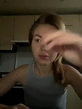 Snapshot of MartaLuna_ chatting on 11.19.25 MartaLuna online show from 11.19.25