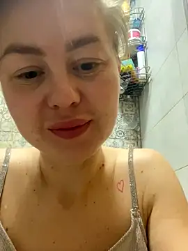 Snapshot of MartaLuna_ chatting on 11.22.25 MartaLuna online show from 11.22.25