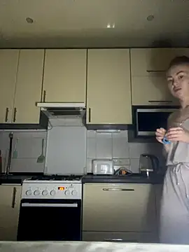 Snapshot of MartaLuna_ chatting on 11.24.25 MartaLuna online show from 11.24.25