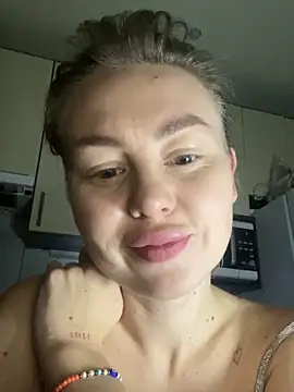 Snapshot of MartaLuna_ chatting on 11.25.25 MartaLuna online show from 11.25.25