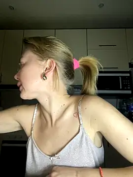 Snapshot of MartaLuna_ chatting on 11.26.25 MartaLuna online show from 11.26.25