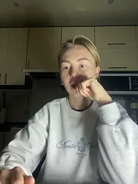 Snapshot of MartaLuna_ chatting on 11.27.25 MartaLuna online show from 11.27.25