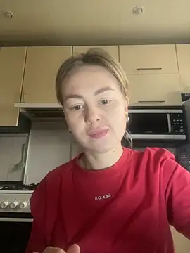 Snapshot of MartaLuna_ chatting on 11.28.25 MartaLuna online show from 11.28.25