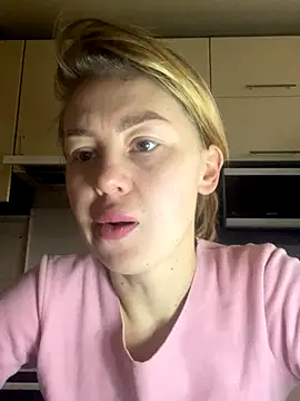 Snapshot of MartaLuna_ chatting on 11.29.25 MartaLuna online show from 11.29.25