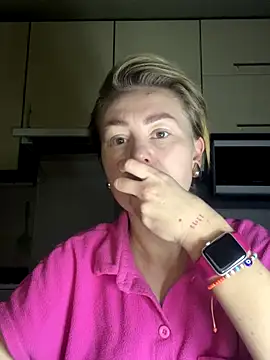 Snapshot of MartaLuna_ chatting on 11.29.25 MartaLuna online show from 11.29.25