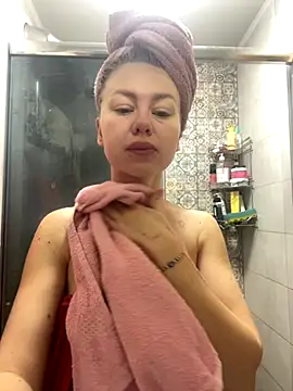 Snapshot of MartaLuna_ chatting on 12.02.25 MartaLuna online show from 12.02.25