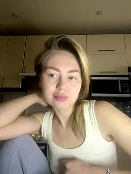 Snapshot of MartaLuna_ chatting on 12.03.25 MartaLuna online show from 12.03.25