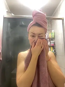 Snapshot of MartaLuna_ chatting on 12.04.25 MartaLuna online show from 12.04.25