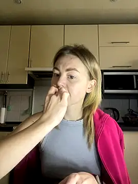 Snapshot of MartaLuna_ chatting on 12.05.25 MartaLuna online show from 12.05.25