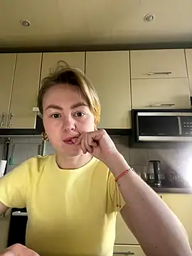 Snapshot of MartaLuna_ chatting on 12.15.25 MartaLuna online show from 12.15.25