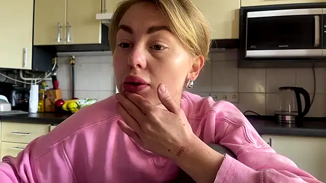MartaLuna  online show from 04.22.26