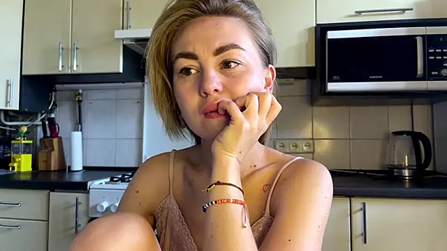 Snapshot of MartaLuna_ chatting on 07.19.26 MartaLuna online show from 07.19.26