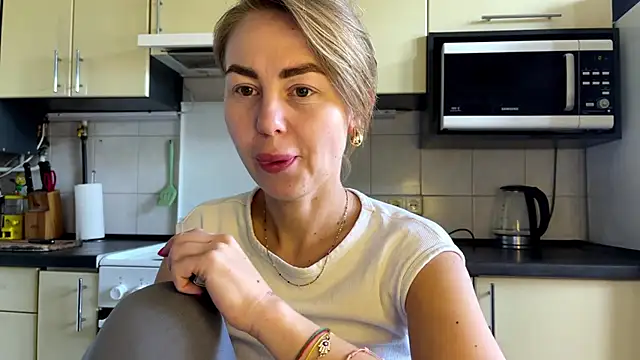Snapshot of MartaLuna_ chatting on 07.31.26 MartaLuna online show from 07.31.26
