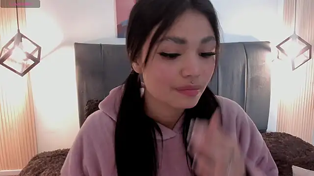 Snapshot of Evaa_rosee_ chatting on 10.03.25 Evaa rosee  online show from 10.03.25