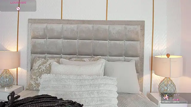 DakotaWangi online show from 12.20.25