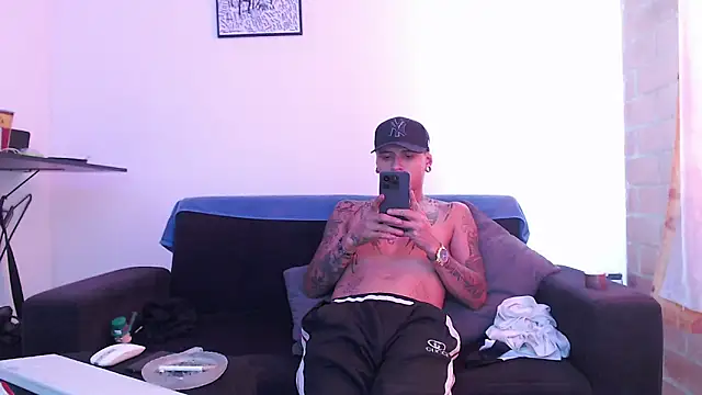 Snapshot of rickgraims chatting on 10.11.25 rickgraims online show from 10.11.25
