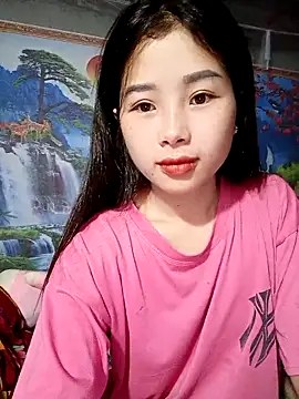 Snapshot of Vy_xx chatting on 10.16.25 Vy xx online show from 10.16.25